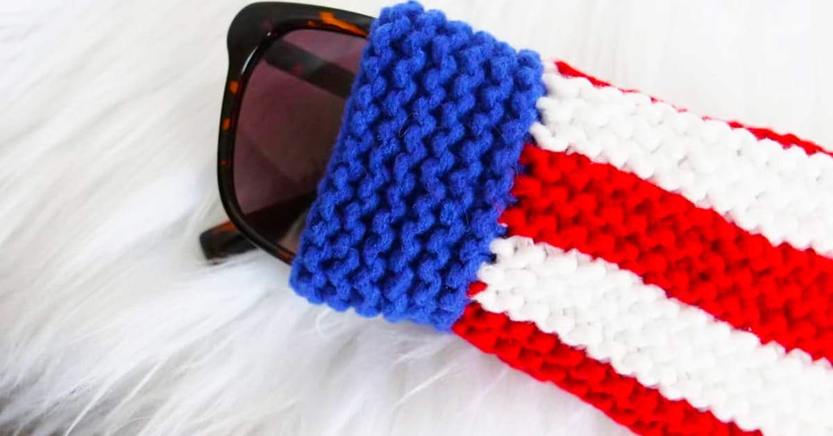 DIY Knit Fourth of July Sunglasses Pouch | DIY Joy Projects and Crafts Ideas