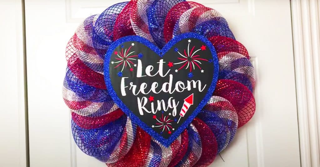 DIY Fourth Of July Deco Mesh Wreath | DIY Crafts