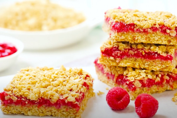 Raspberry Oat Crumble Bar Recipe | Homemade Recipes