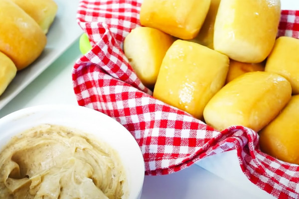 Texas Roadhouse Bread Rolls Copycat Recipe