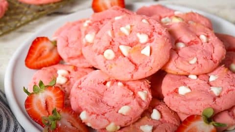 White Chocolate Strawberry Cookie Recipe | DIY Joy Projects and Crafts Ideas