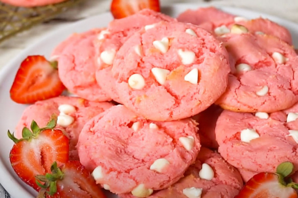 Strawberry White Chocolate Chip Cookies Recipe | Easy Baking Recipes