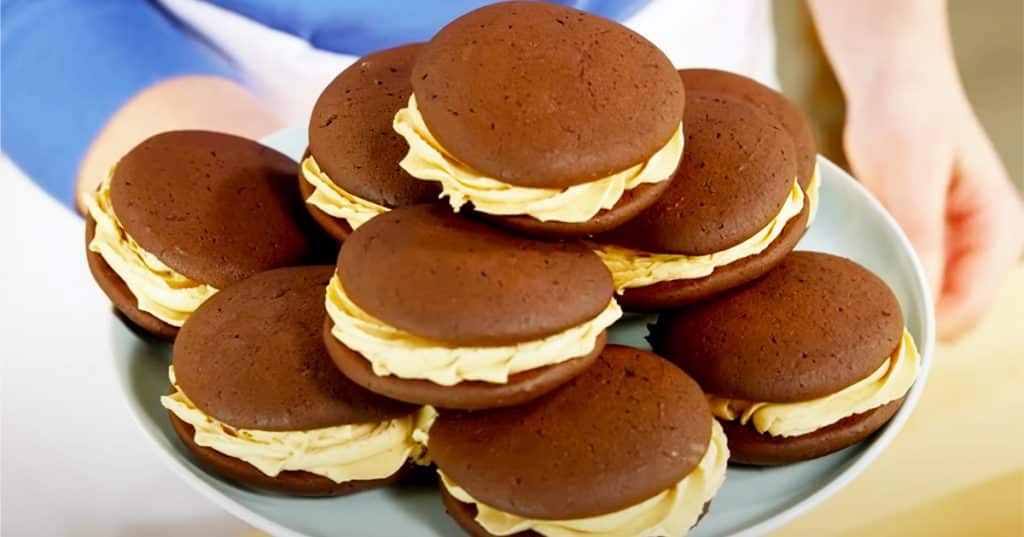 How To Make Chocolate Peanut Butter Whoopie Pies | Homemade Recipes