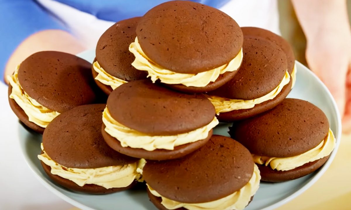 Professional Baker Teaches You How To Make WHOOPIE PIES! 