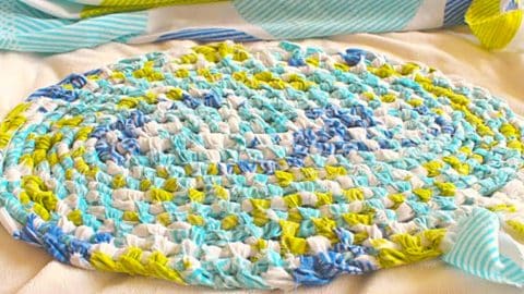 How To Make An Amish Toothbrush Knot Rug | DIY Joy Projects and Crafts Ideas