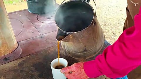 How To Make Cowboy Coffee | DIY Joy Projects and Crafts Ideas