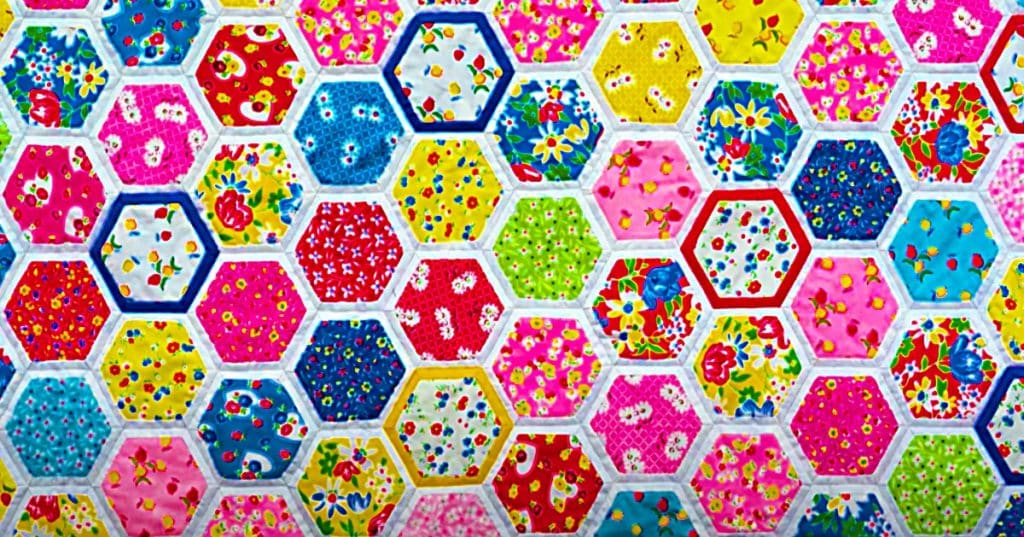 How to make a quilt as you go hexagon quilt with quilting rockstar Jenny Doan