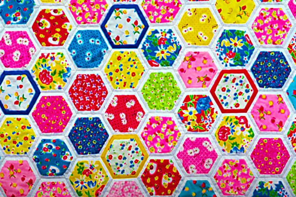 How to make a quilt as you go hexagon quilt with quilting rockstar Jenny Doan