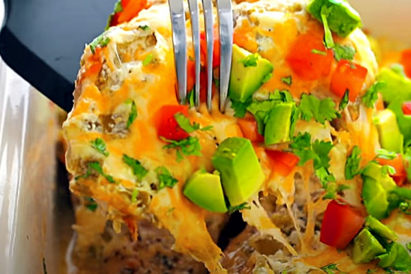 How To Make A Mexican Chicken Casserole With Green Chilies And Sour Cream