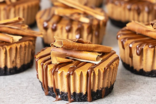 How To Make Mini Chocolate Cheesecakes