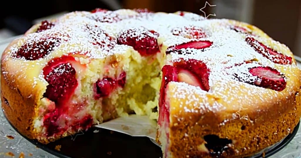 How To Make A One Bowl Strawaberry Cake With Caramelized Strawberries