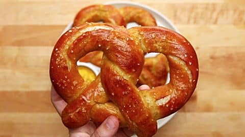 How To Make Pretzels | DIY Joy Projects and Crafts Ideas