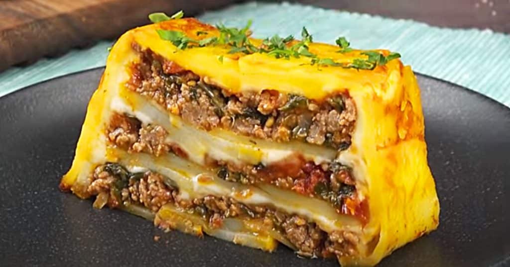 How to make a scalloped potato loaf with spinach and ground beef