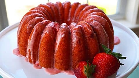 Gran’s Strawberry Bundt Cake With Strawberry Glaze | DIY Joy Projects and Crafts Ideas