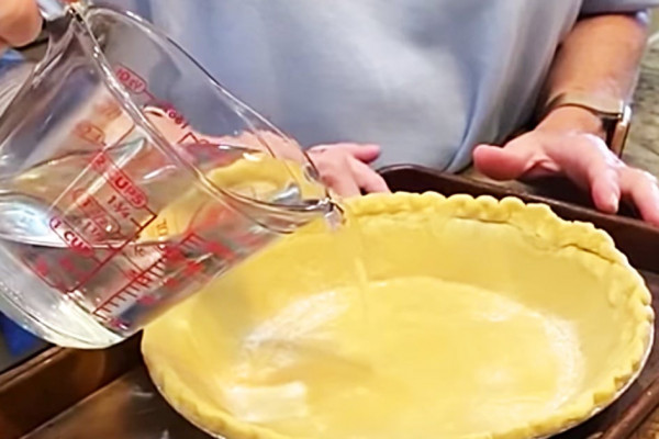 How To Make A Depression Era Water Pie With Paula Deen