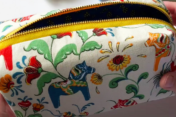 How To Sew A Zipper Box Pouch | DIY Sewing