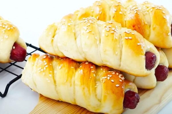 Sausage Bread Rolls Recipe