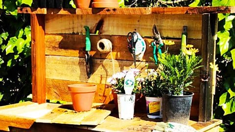 How To Make A Rustic Potting Bench From Old Pallets With Free Plans | DIY Joy Projects and Crafts Ideas