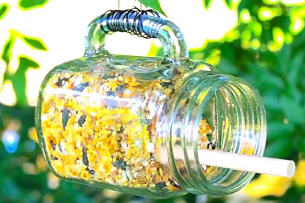 How To Make A Mason Jar Bird Feeder