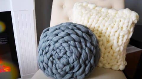 How To Knit Chunky Yarn Pouf Pillows | DIY Joy Projects and Crafts Ideas