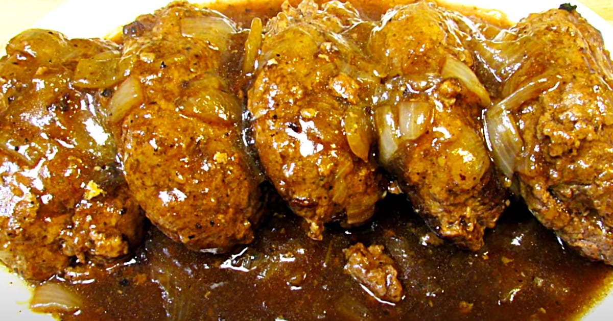 One-Pan Salisbury Steak Recipe | DIY Joy Projects and Crafts Ideas