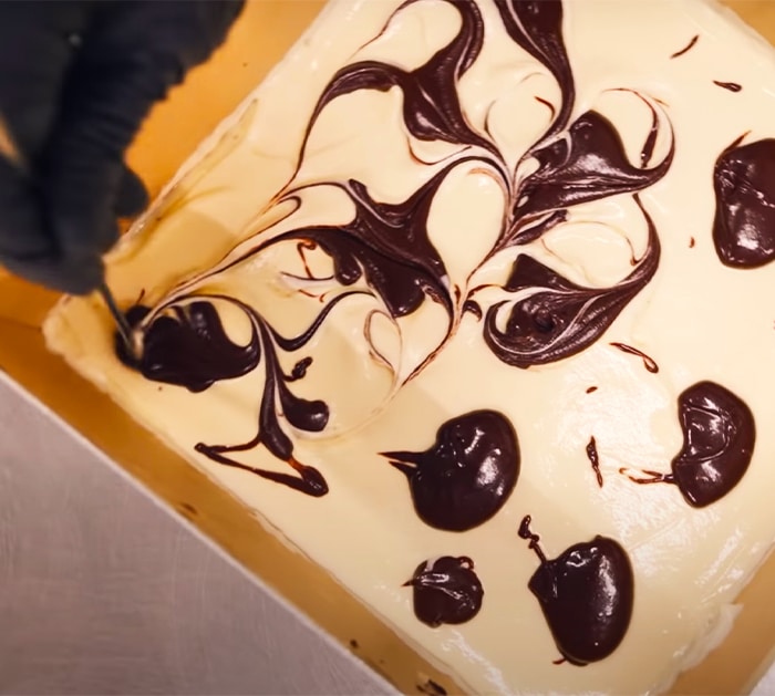 Use Brownie Batter And Swirl On Top Cheesecake - Simple Brownie Recipes