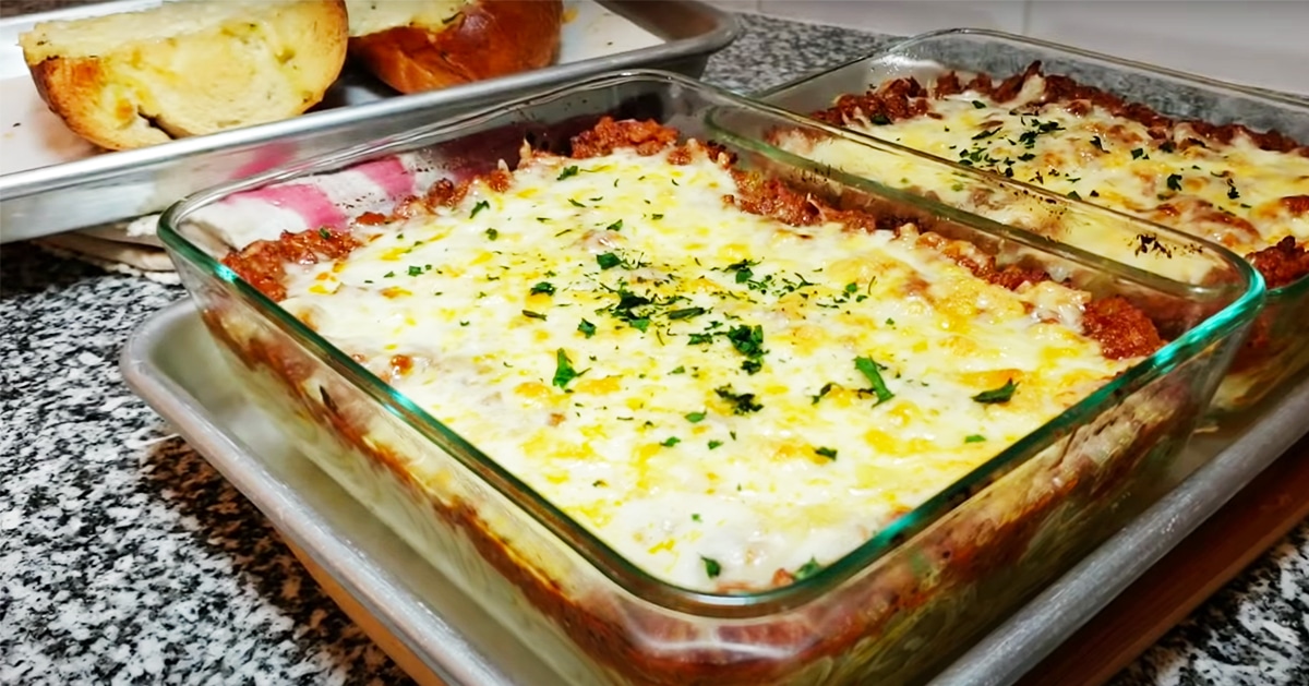 Cheesy Spaghetti Bake Recipe | DIY Joy Projects and Crafts Ideas