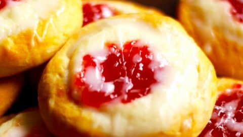 Strawberry Cream Cheese Danish With Crescent Rolls Recipe | DIY Joy Projects and Crafts Ideas