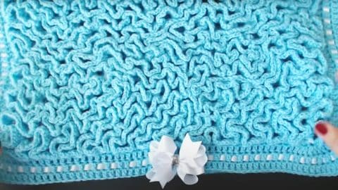 DIY Crochet Wriggle Blanket | DIY Joy Projects and Crafts Ideas