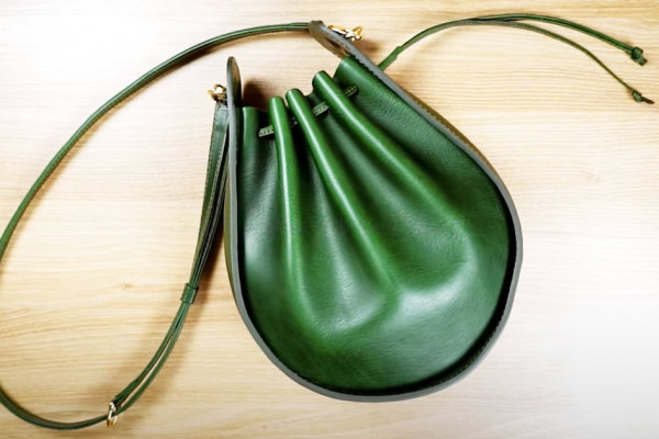 DIY Leather Drawstring Bucket Bag - DIY Leather Crafts