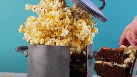 Gravity Defying Caramel Popcorn Cake | DIY Joy Projects and Crafts Ideas