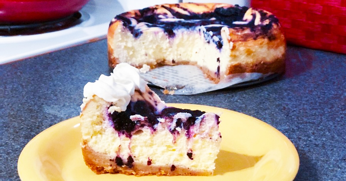 Low-Carb Blueberry Swirl Cheesecake Recipe | DIY Joy Projects and Crafts Ideas