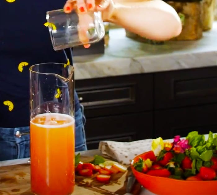 Use Fresh Juice and Fruit To Make Strawberry Vodka Lemonade - Fast and Quick - Fresh Fruit Alcoholic Drink Recipes