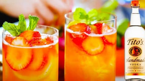 Strawberry Vodka Lemonade Cocktail Recipe | DIY Joy Projects and Crafts Ideas