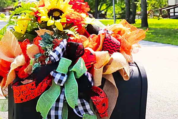 Dollar Tree Fall mailbox Makeover - How To Decorate The Mailbox For Fall - Autumn Home Decor