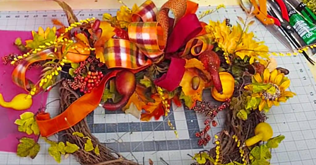 DIY Six Minute Fall Wreath - How To Make A Wreath - Fall Decor Ideas