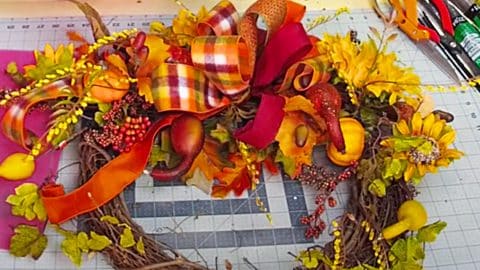 How To Make A 6-Minute Fall Wreath | DIY Joy Projects and Crafts Ideas
