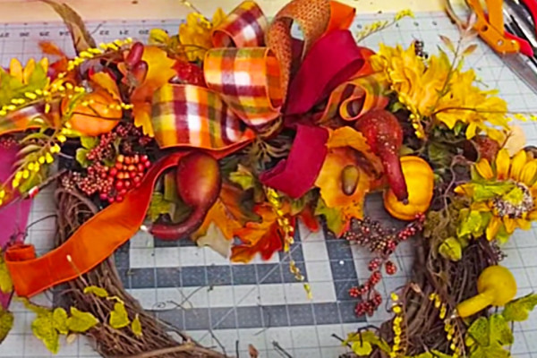 DIY Six Minute Fall Wreath - How To Make A Wreath - Fall Decor Ideas