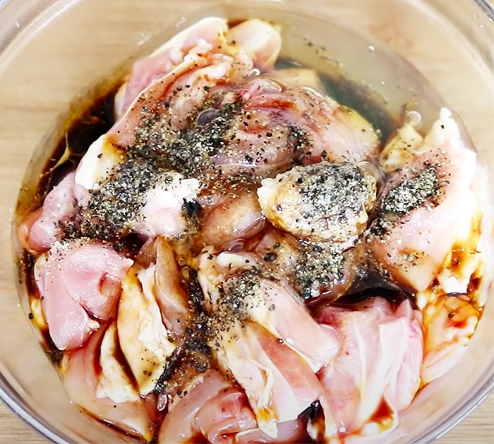 Marinate Chicken Thighs To Make Sesame Chicken - Chinese Food Recipes