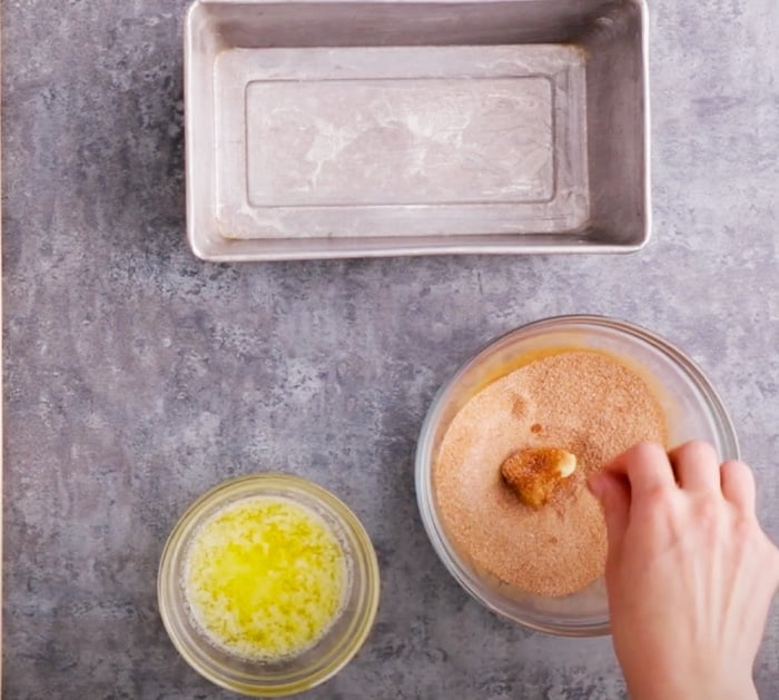 Use 4 Ingredients To Make Cinnamon-Sugar Loaf - Pull Apart Loaf Recipes