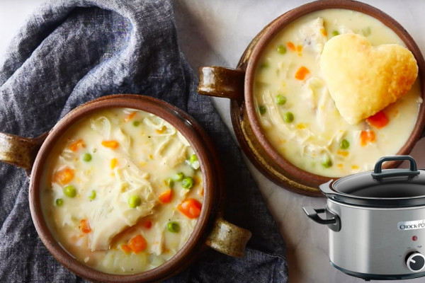 Crockpot Chicken Pot Pie Soup Recipe - Crockpot Recipes - Chicken Recipes