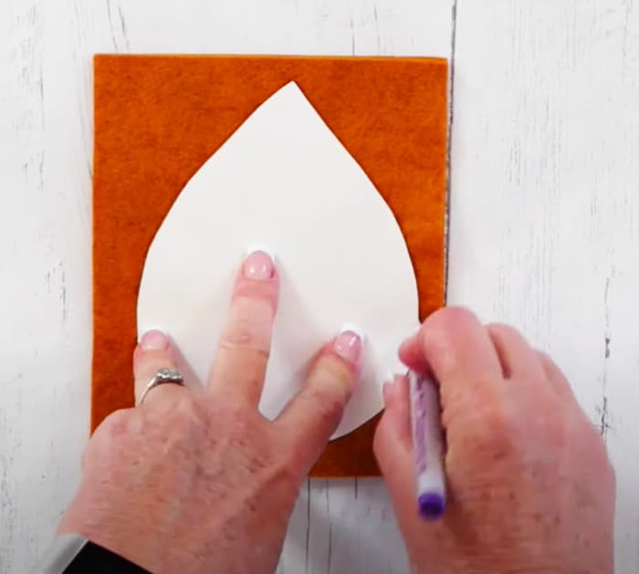 Use Leaf Pattern To Trace Fabric Coasters - Fall Decor Projects