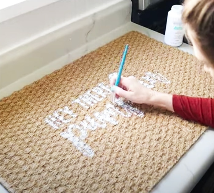 How To Make A Fall Pumpkin Door Mat - The Daily DIYer - Fall Projects and Crafts