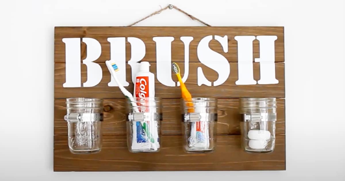 DIY Mason Jar Wall Decor Bathroom Organizer | DIY Joy Projects and Crafts Ideas