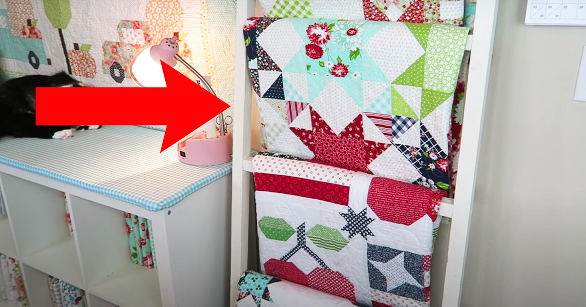 DIY Quilt Ladder | DIY Joy Projects and Crafts Ideas