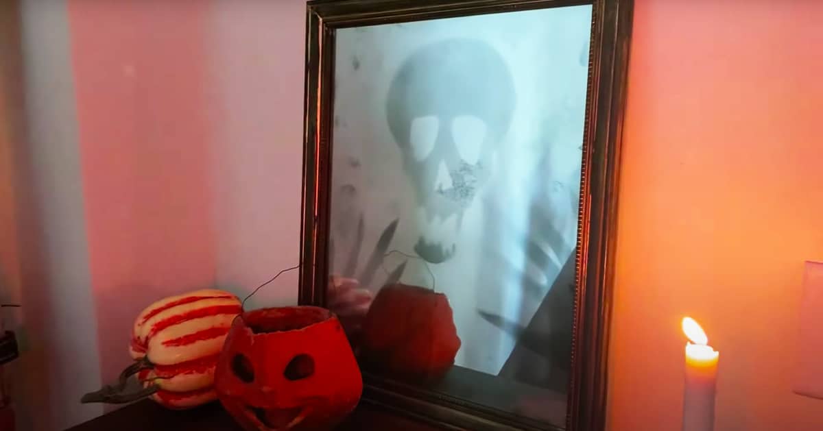 How To Make A Halloween Mirror From A Picture Frame | DIY Joy Projects and Crafts Ideas