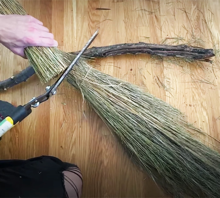 Use Craft Grass To Make Witch Broom - DIY Witch Broom
