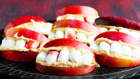 How To Make Dracula Apple Teeth For Halloween | DIY Joy Projects and Crafts Ideas
