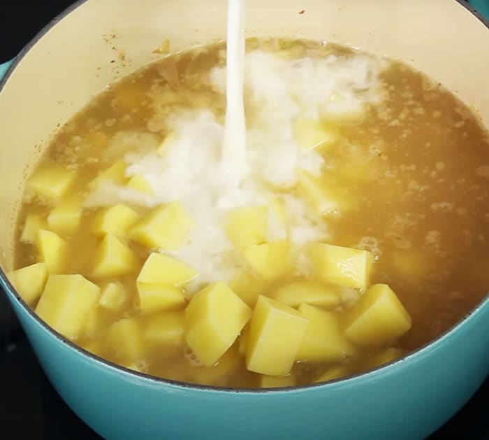 Loaded Baked Potato Soup Recipe - Creamy Soup Recipes