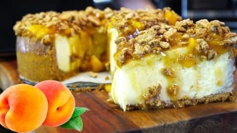 How To Make Peach Cobbler Cheesecake | DIY Joy Projects and Crafts Ideas